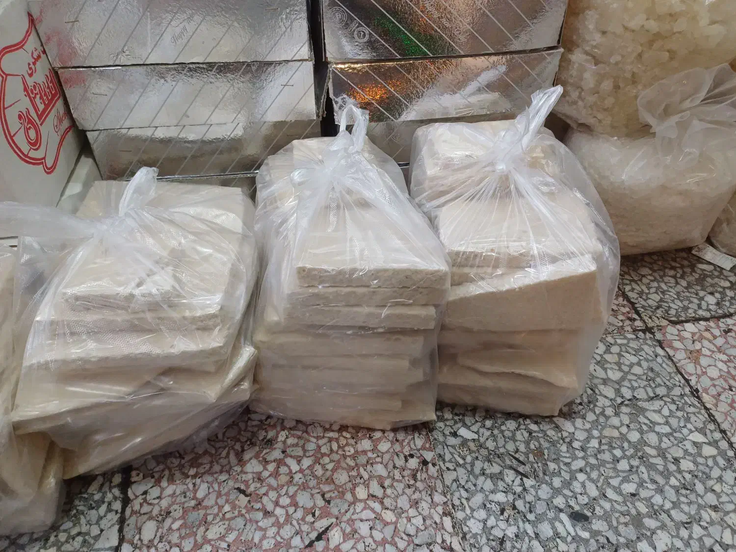 کارگاه تولید قندزنجبیلی وانواع پولک و نبات|خوردنی و آشامیدنی|سمیرم, |دیوار