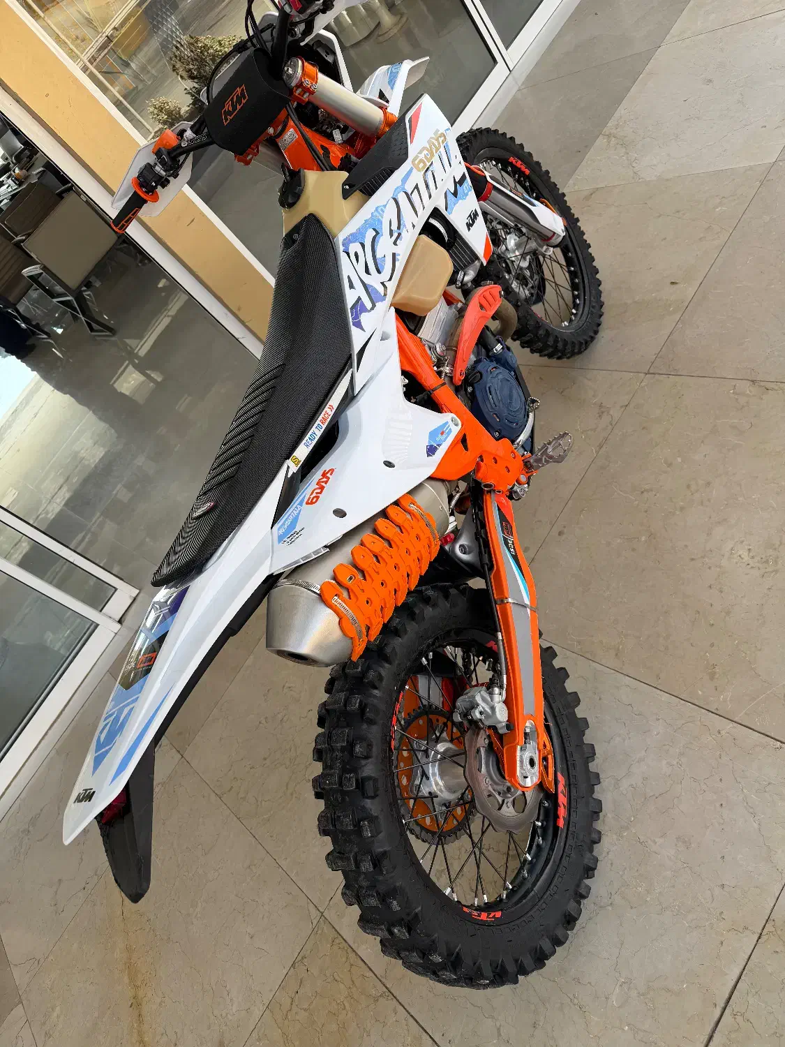 کی تی ام ۳۵۰|موتورسیکلت|دماوند, دماوند|دیوار