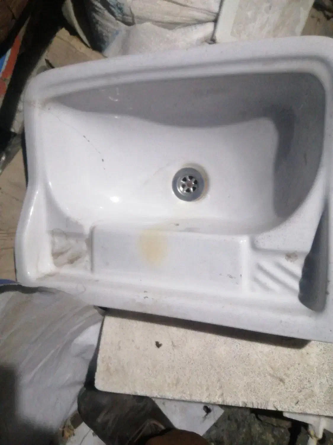 یک عدد سینک دستشویی بفروش می‌رسد|لوازم سرویس بهداشتی|سنندج, |دیوار