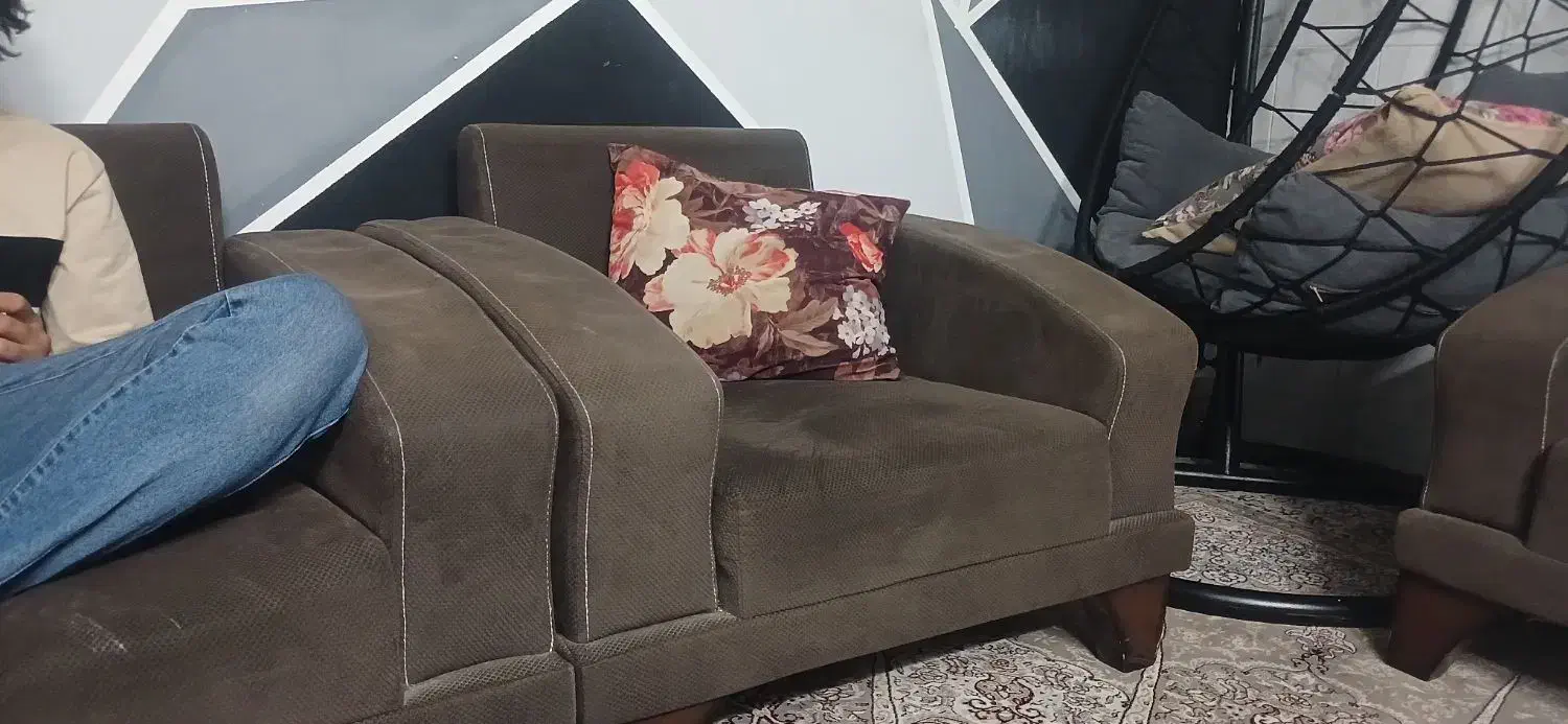 مبلمان قهوه ای ۷ نفره|مبلمان خانگی و میز عسلی|کاشان, باغ ماجد|دیوار