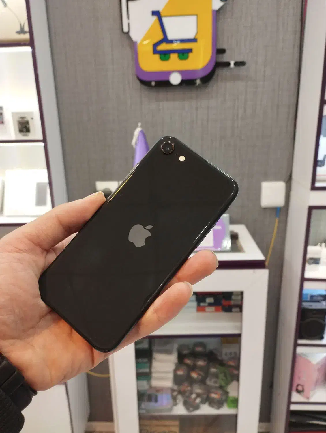 ایفون se2020|موبایل|ملایر, |دیوار