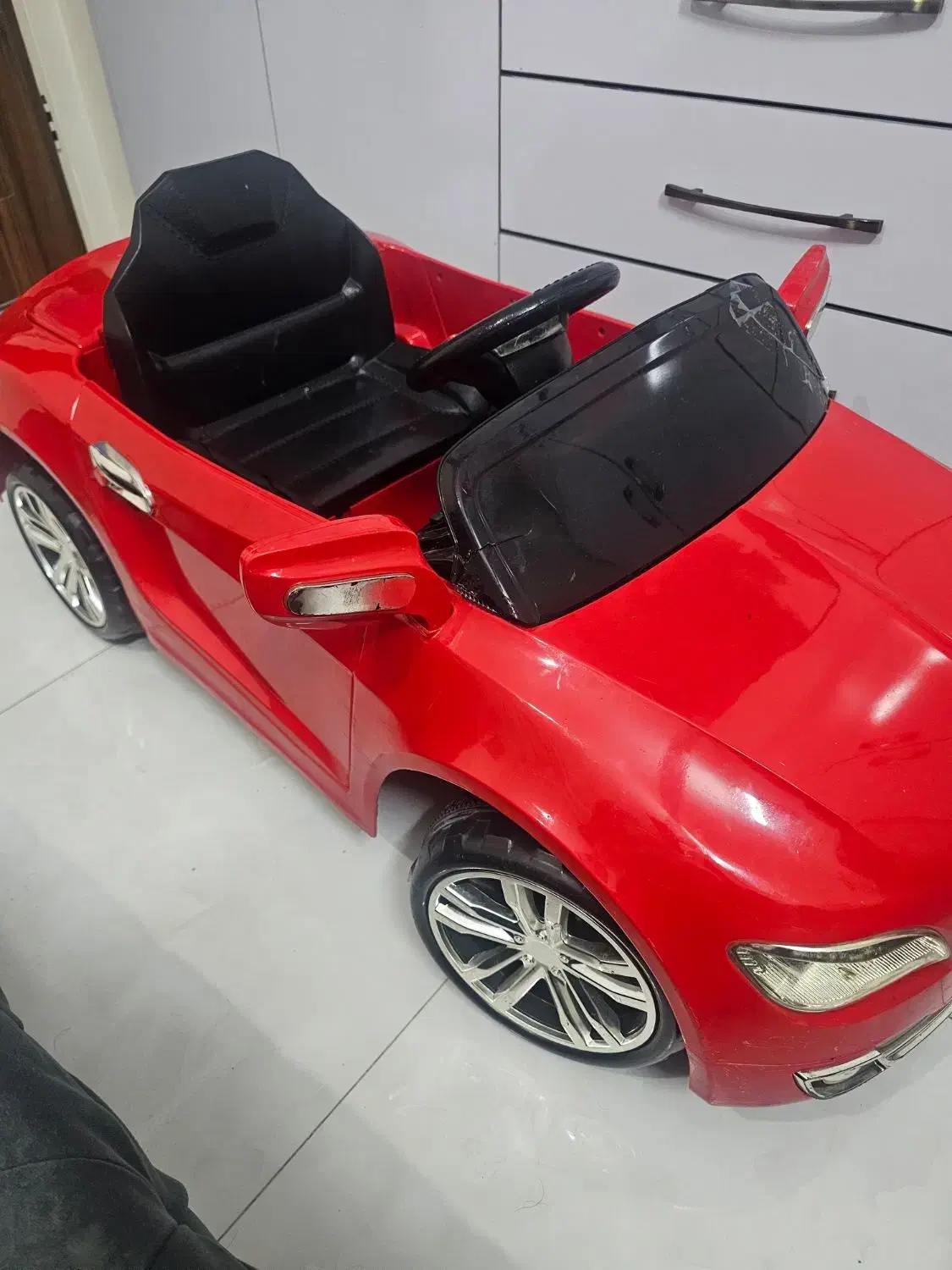 ماشین شارژی حرفه ای کاملا سالم|اسباب‌بازی بچه|اصفهان, شهرک کاوه|دیوار