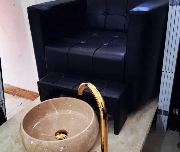 صندلی پدیکور|آرایشگاه و سالن‌های زیبایی|طبس, |دیوار