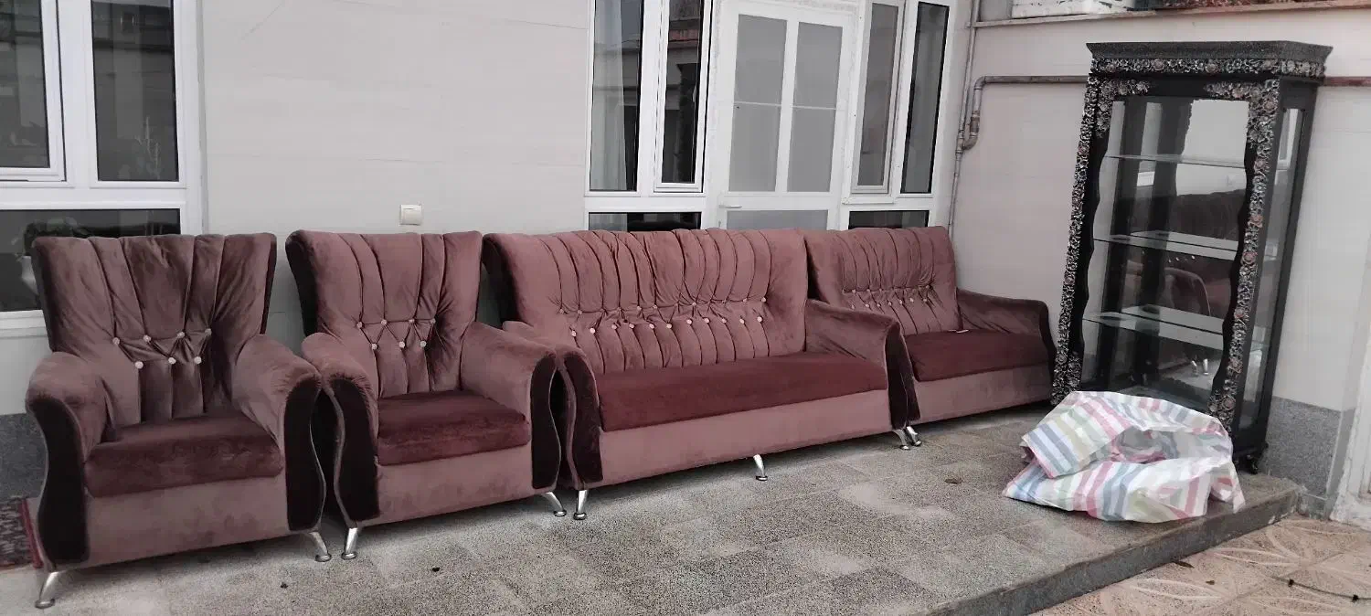 مبل ۲ملیون.میزها ۴۰۰ پیراهن مبل هم دارم۳۰۰ بوفه۷۰۰|مبلمان خانگی و میز عسلی|صوفیان, |دیوار