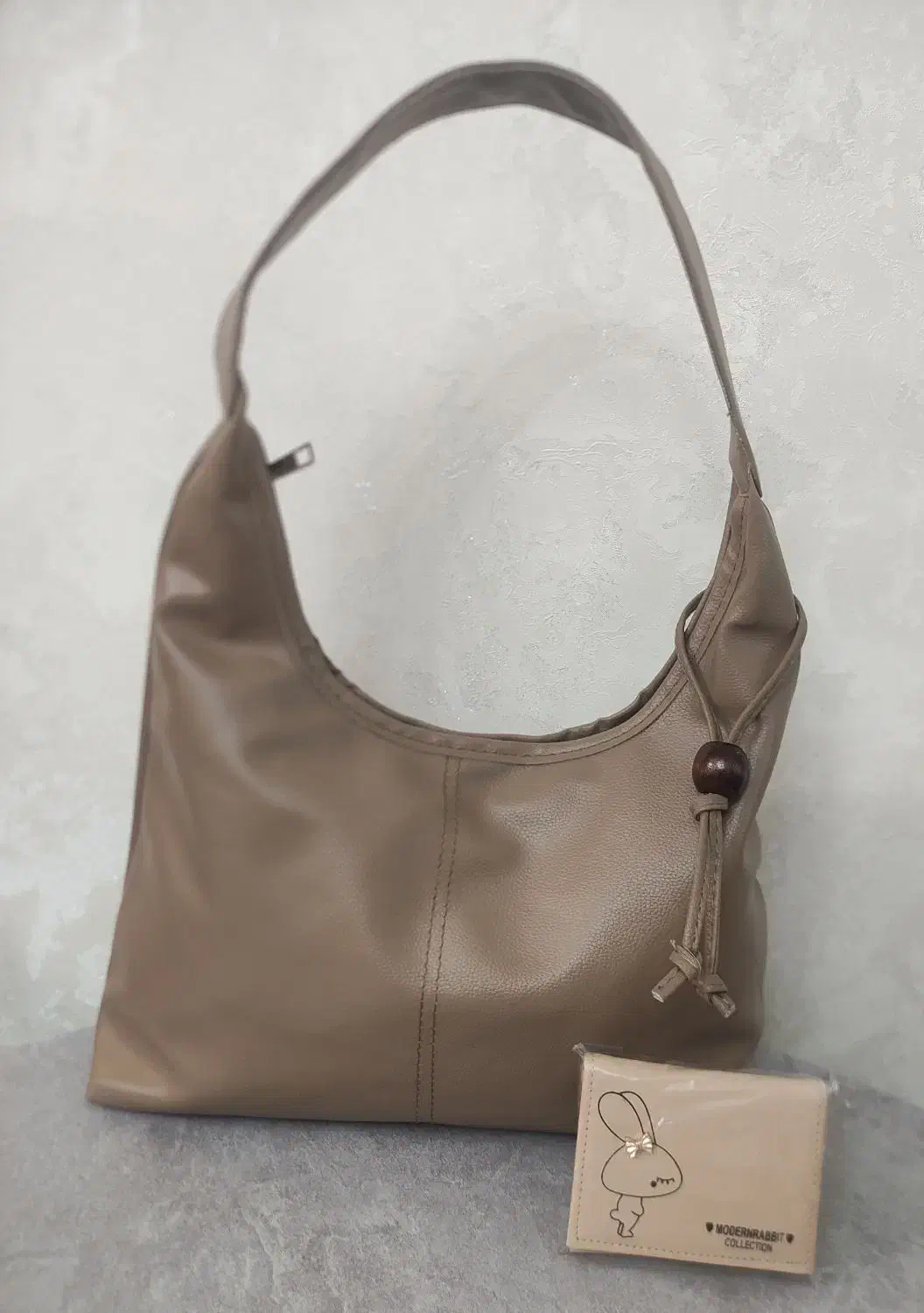 کیف منگوله چوبی|کیف، کفش، کمربند|قدس, شهر‌قدس|دیوار