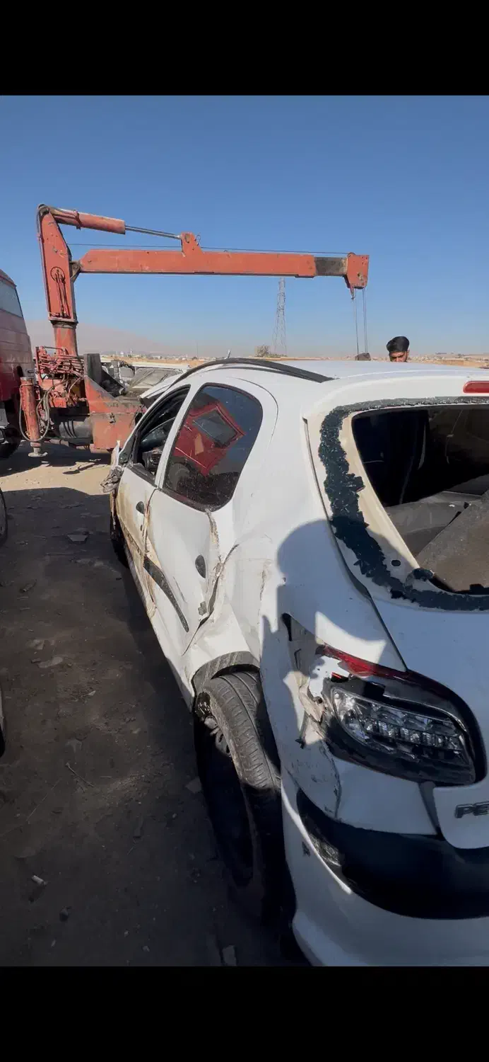 ماشین تصادفی پژو۲۰۶|خودرو سواری و وانت|بروجرد, |دیوار