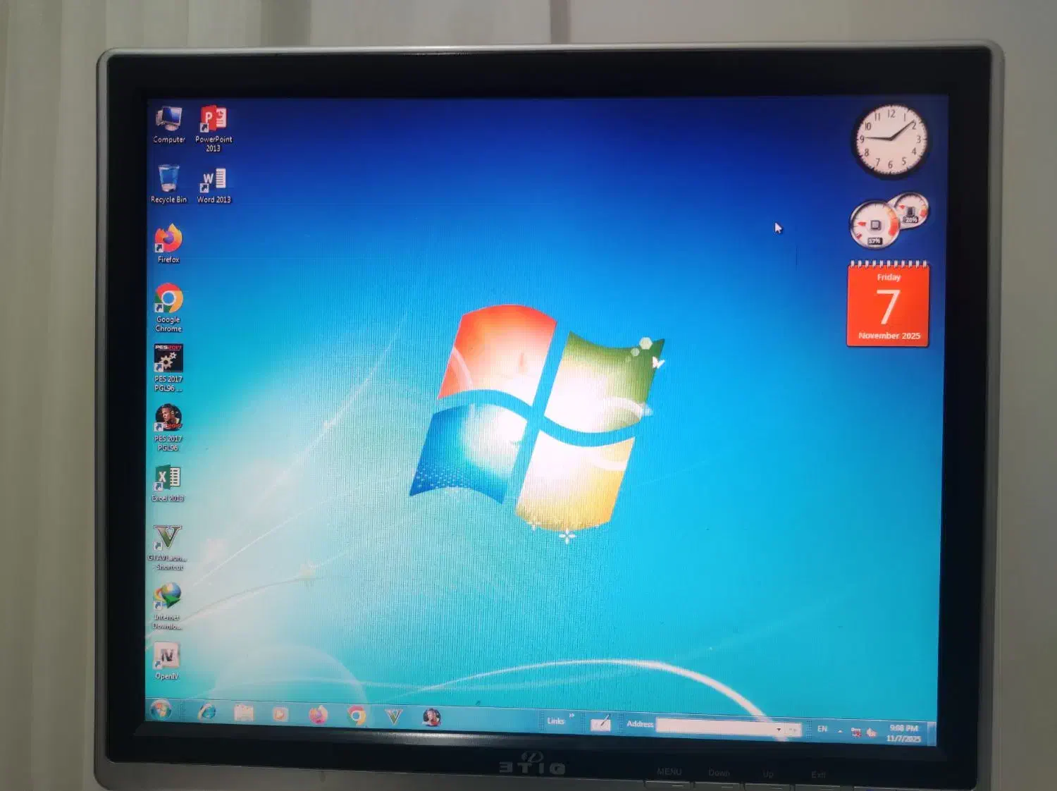 سیستم کامپیوتری با مانیتور موس کیس بجا فروشی|رایانه رومیزی|آستارا, |دیوار