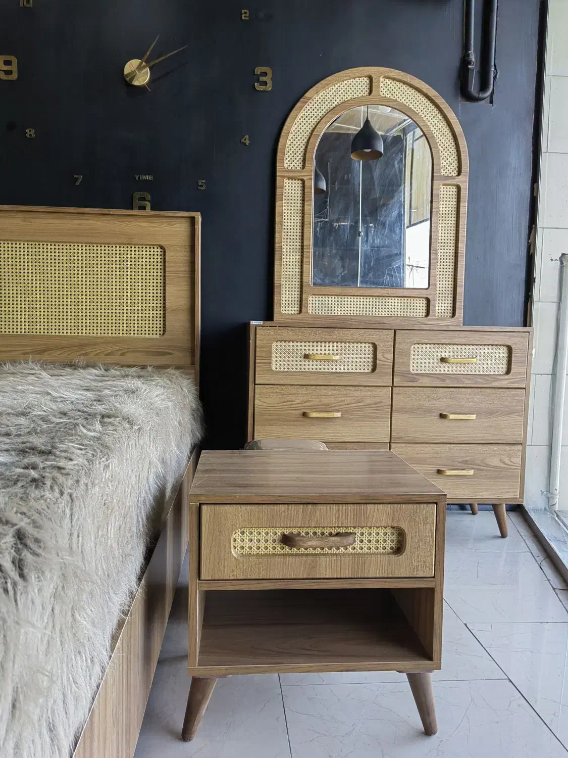 تعدادی تخت به دلیل تغییر دکور|تخت و سرویس خواب|یزد, |دیوار