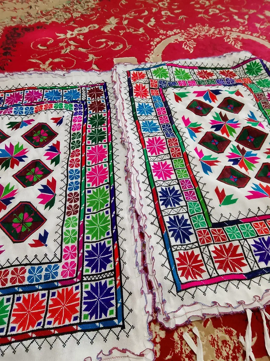 بالشت قدمی|رختخواب، بالش، پتو|زهک, |دیوار