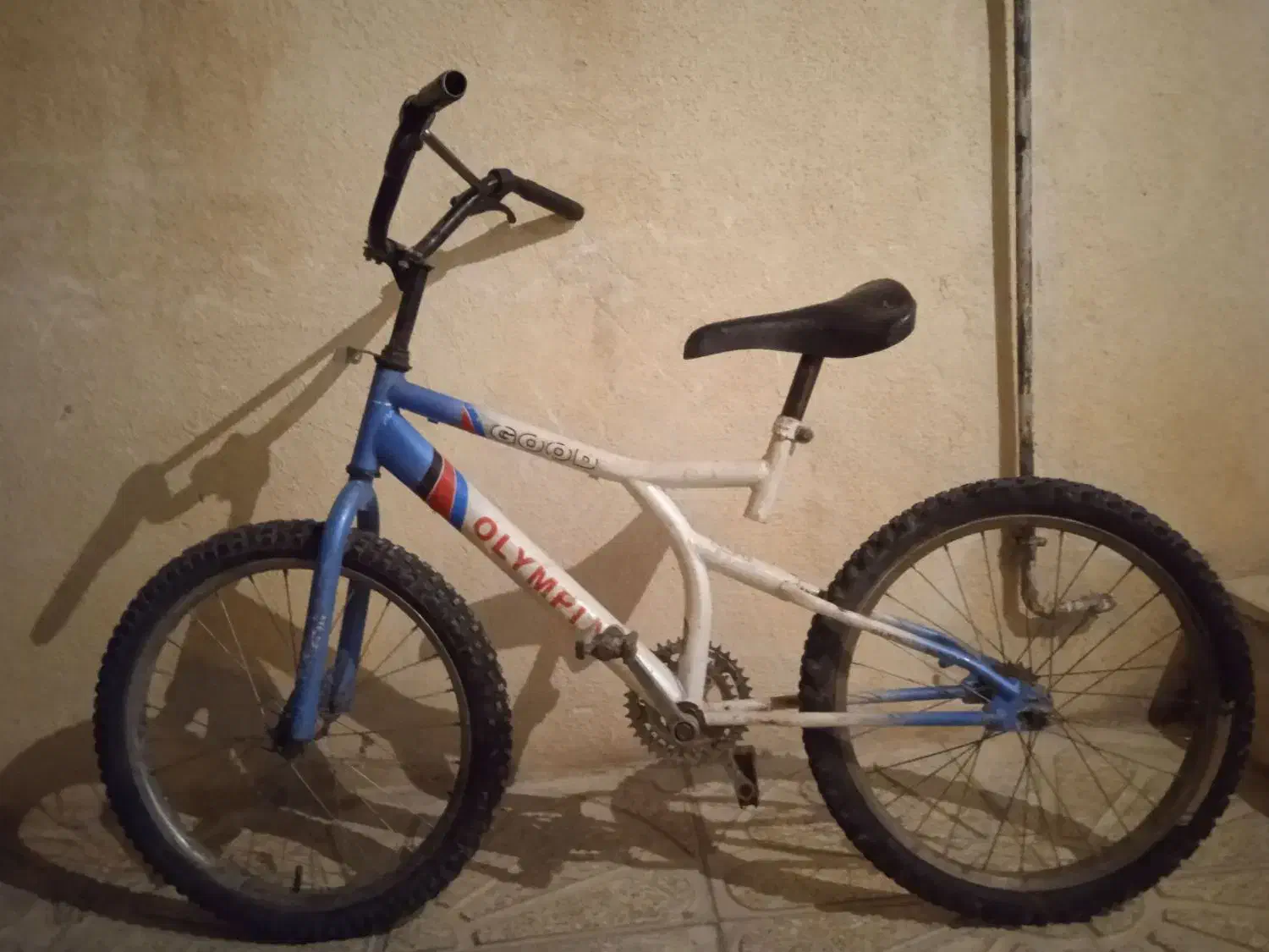 دوچرخه|دوچرخه، اسکیت، اسکوتر|قروه, |دیوار