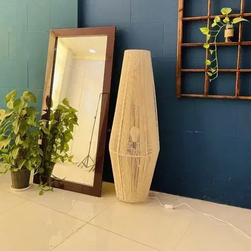 آباژور کنار سالنی و ایستاده|چراغ خواب و آباژور|مشهد, طلاب|دیوار