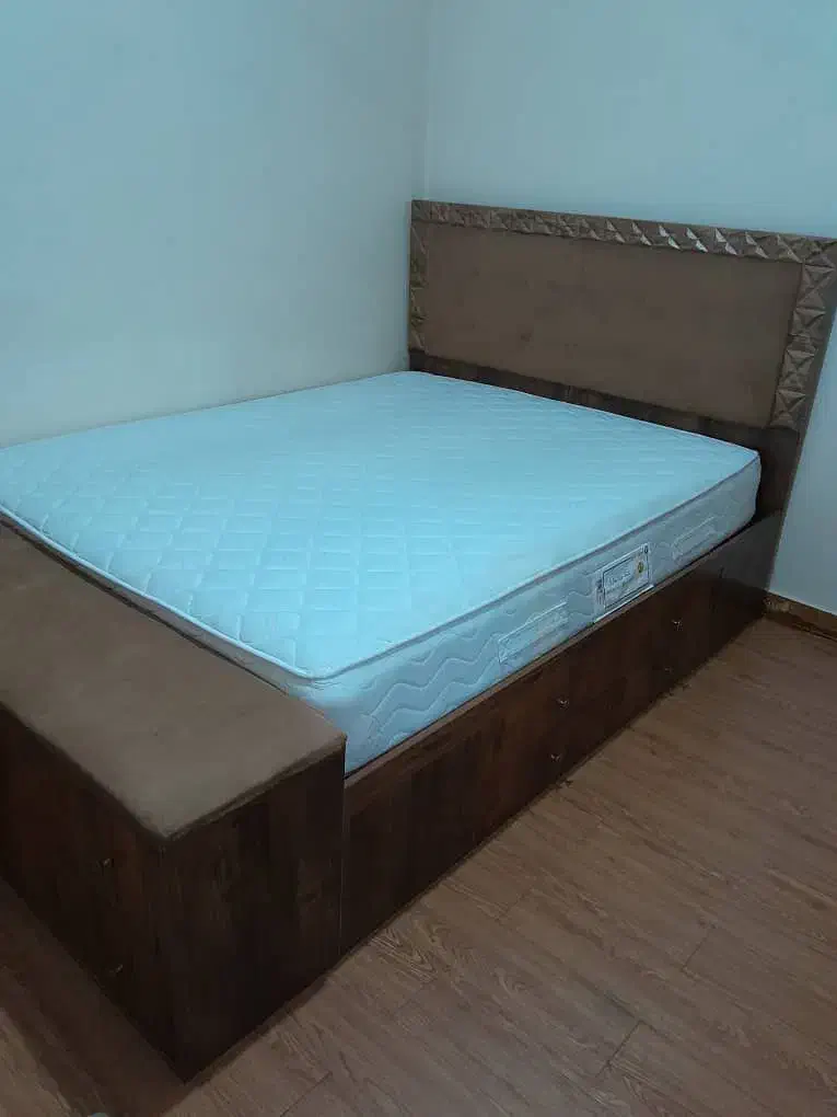 تخت دونفره و تشک طبی و محافظ ضد آب در حد  وکنسول|تخت و سرویس خواب|مشکین‌دشت, |دیوار