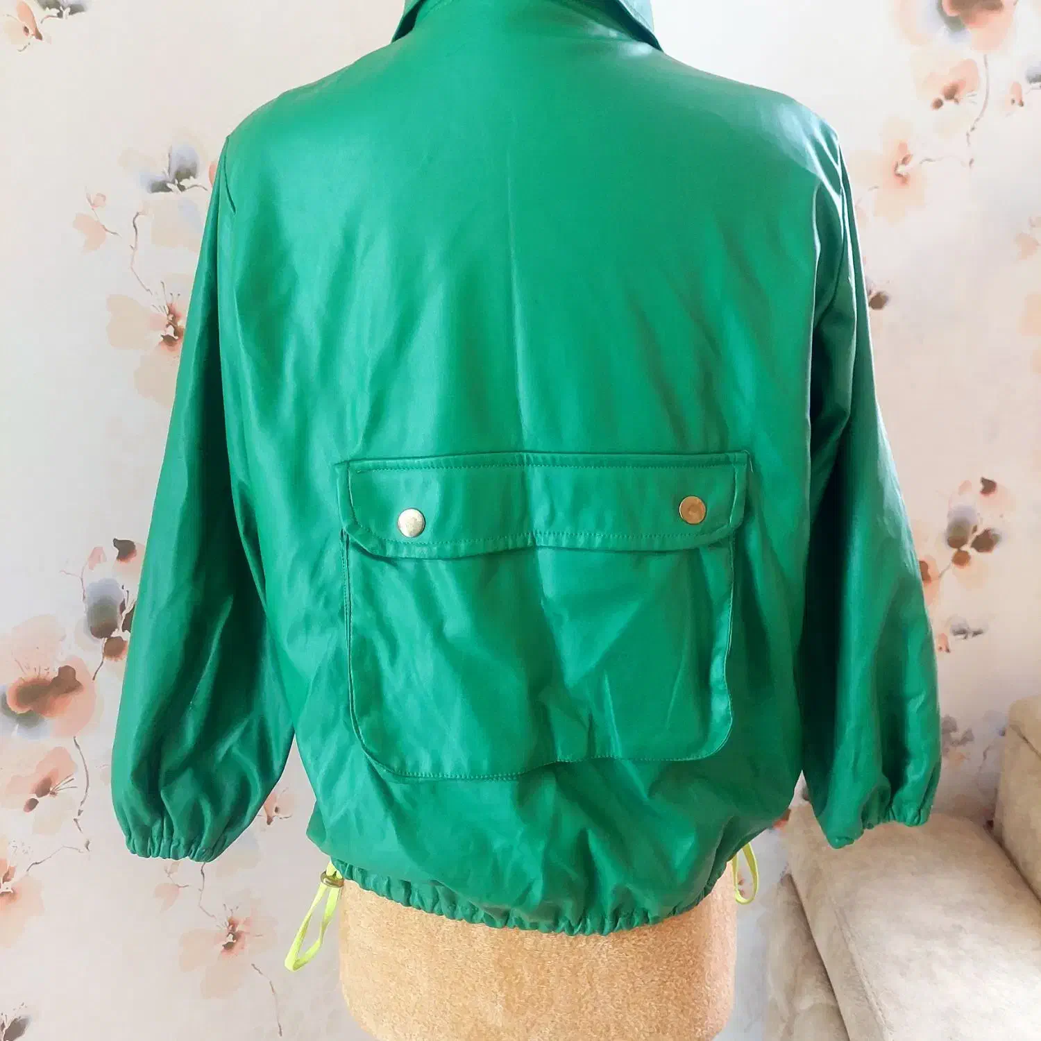 کاپشن کاملا نو سن ۸تا ۱۲ سال|لباس|رشت, پیرسرا|دیوار