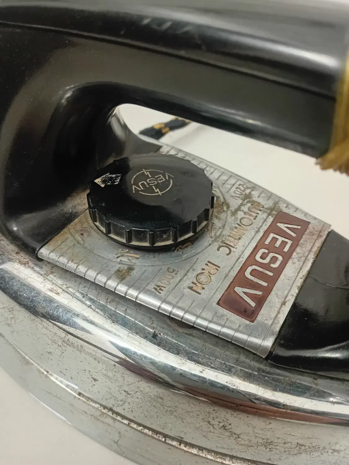 اتو قدیمی.اتو|اتو و لوازم اتو|مشهد, چهارچشمه|دیوار