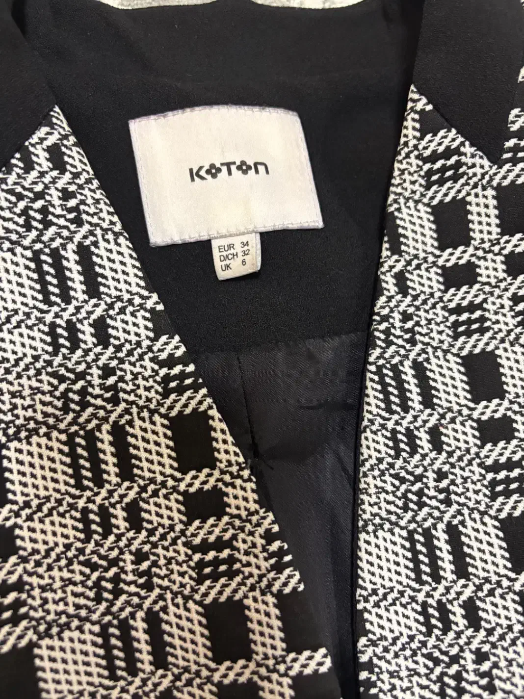 کت تک|لباس|مشهد, سرافرازان|دیوار