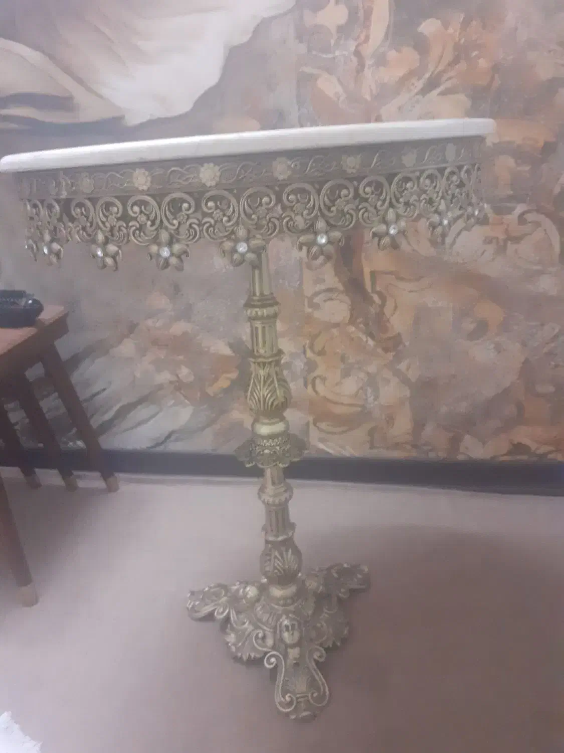 میز خاطره برنزی قطر ۷۰سانت سالم و تمیز|میز تلفن|اصفهان, گرکان|دیوار