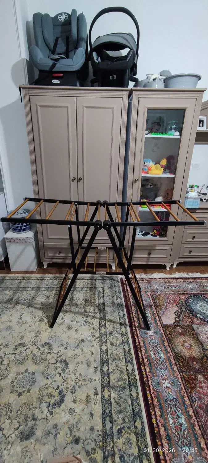 بندرخت|بندرخت و رخت‌آویز|نور, |دیوار