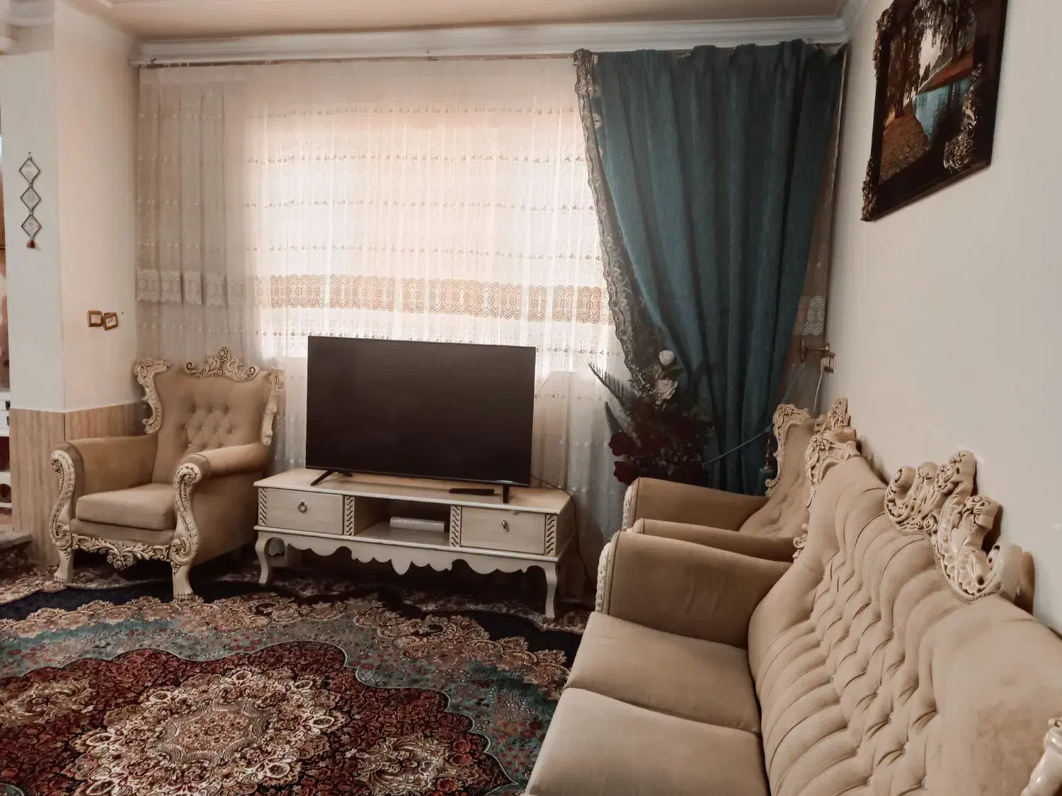 مبلمان‌کلاسیک‌راحتی‌۷‌نفره‌رنگ‌کرم|مبلمان خانگی و میز عسلی|سبزوار, پاسداران|دیوار