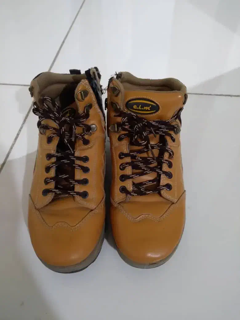 نیم پوتین سایز ۳۸|کیف، کفش، کمربند|سنندج, |دیوار