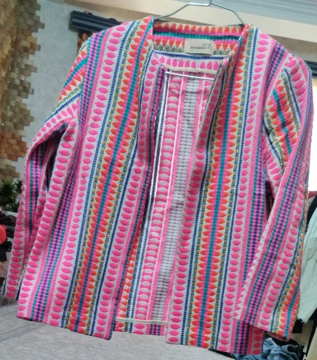 کت مجلسی|لباس|ساری, |دیوار