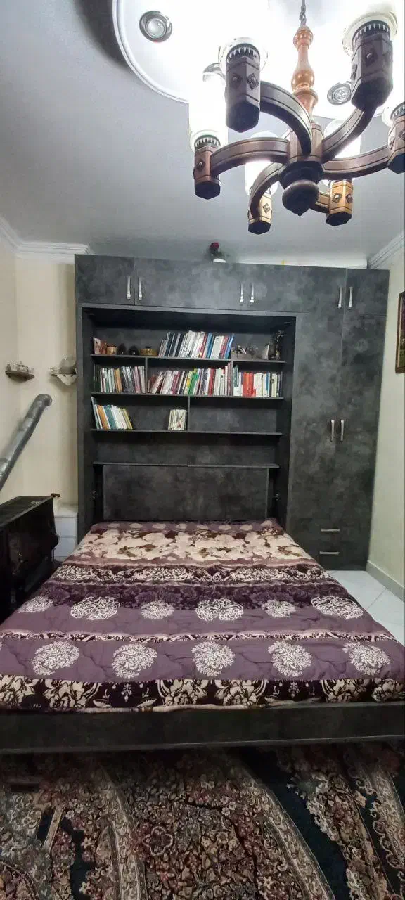 تخت تاشو دو نفره بهمراه کمد، انباری‌بالا وکتابخانه|تخت و سرویس خواب|تهران, نیکنام|دیوار