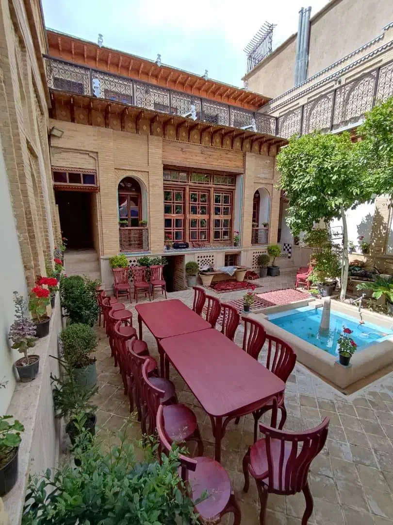 اجاره عمارت تجاری سنتی (هتل و رستوران)|اجارهٔ مغازه و غرفه|شیراز, سیاه سنگ|دیوار