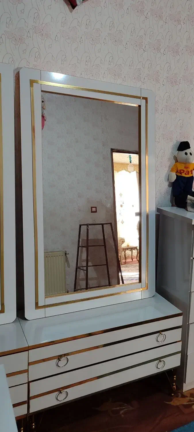 به علت نداشتن جا|آرایشگاه و سالنهای زیبایی|اردبیل, |دیوار