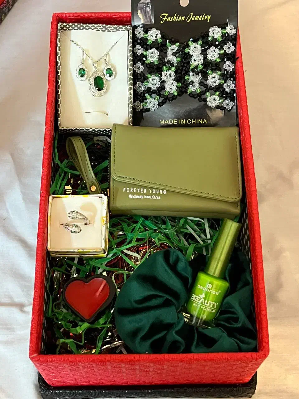 باکس هدیه روز زن و مادر جذاب و شیک قیمت مناسب|صنایع دستی و سایر لوازم تزئینی|یزد, |دیوار