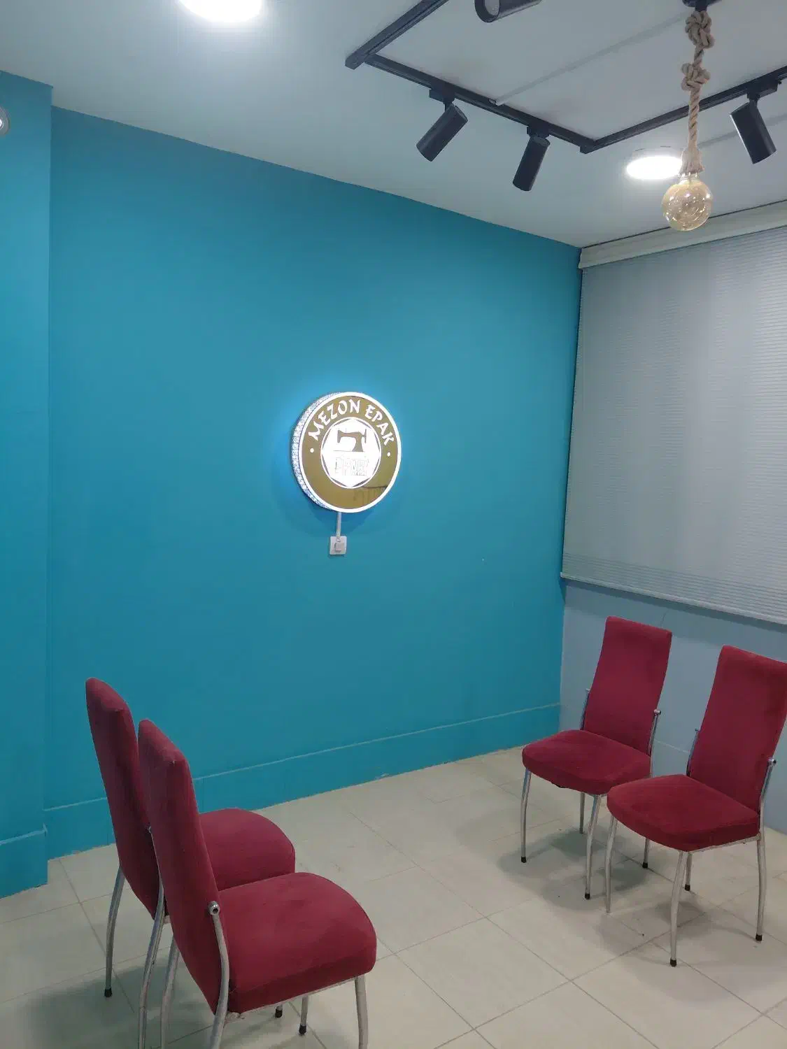 مغازه واقع در پاساژ نور ۱۷ متری مکان عالی|فروش مغازه و غرفه|بروجن, |دیوار