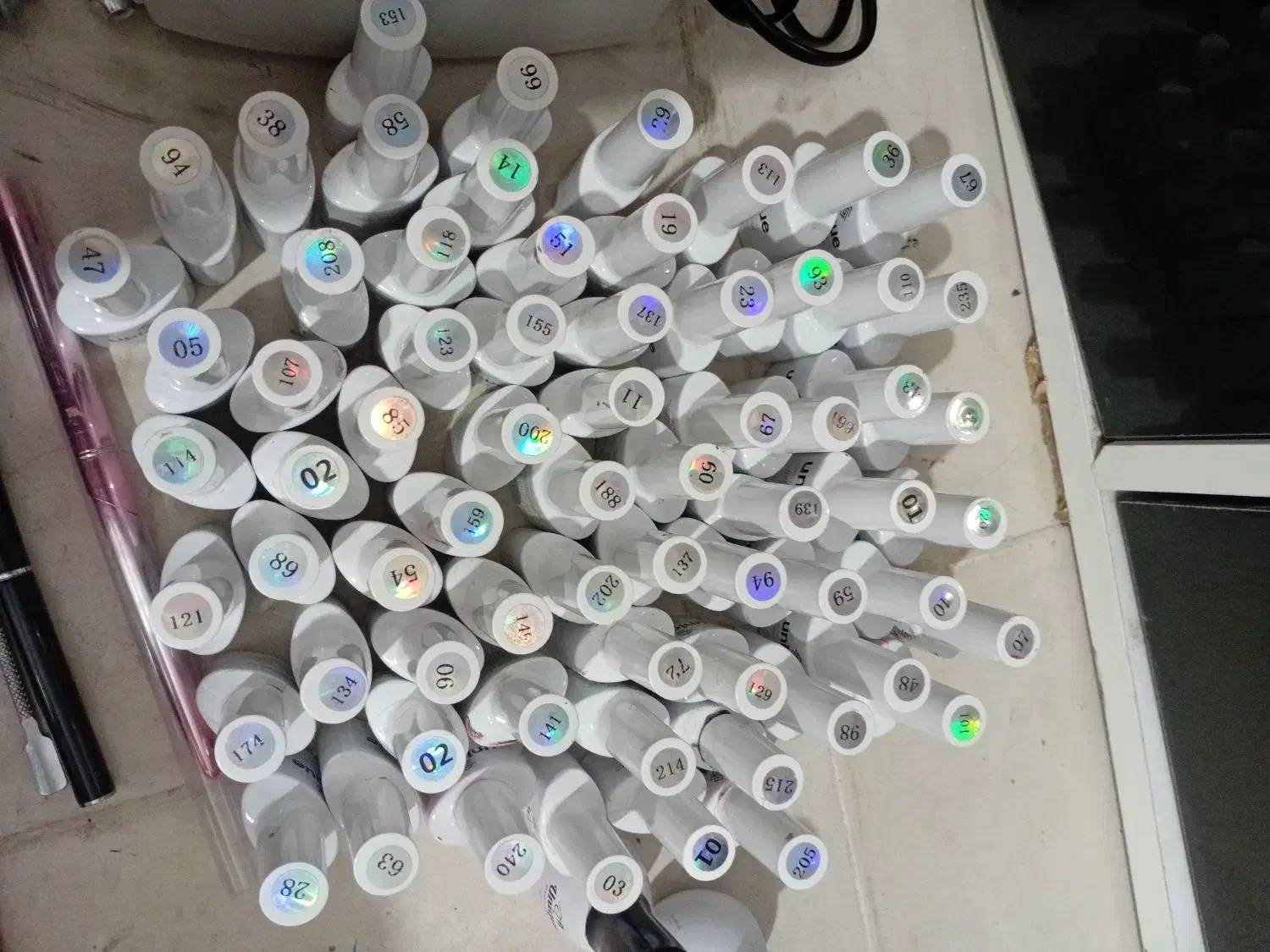 لوازم ناخن|آرایشگاه و سالن‌های زیبایی|الیگودرز, |دیوار