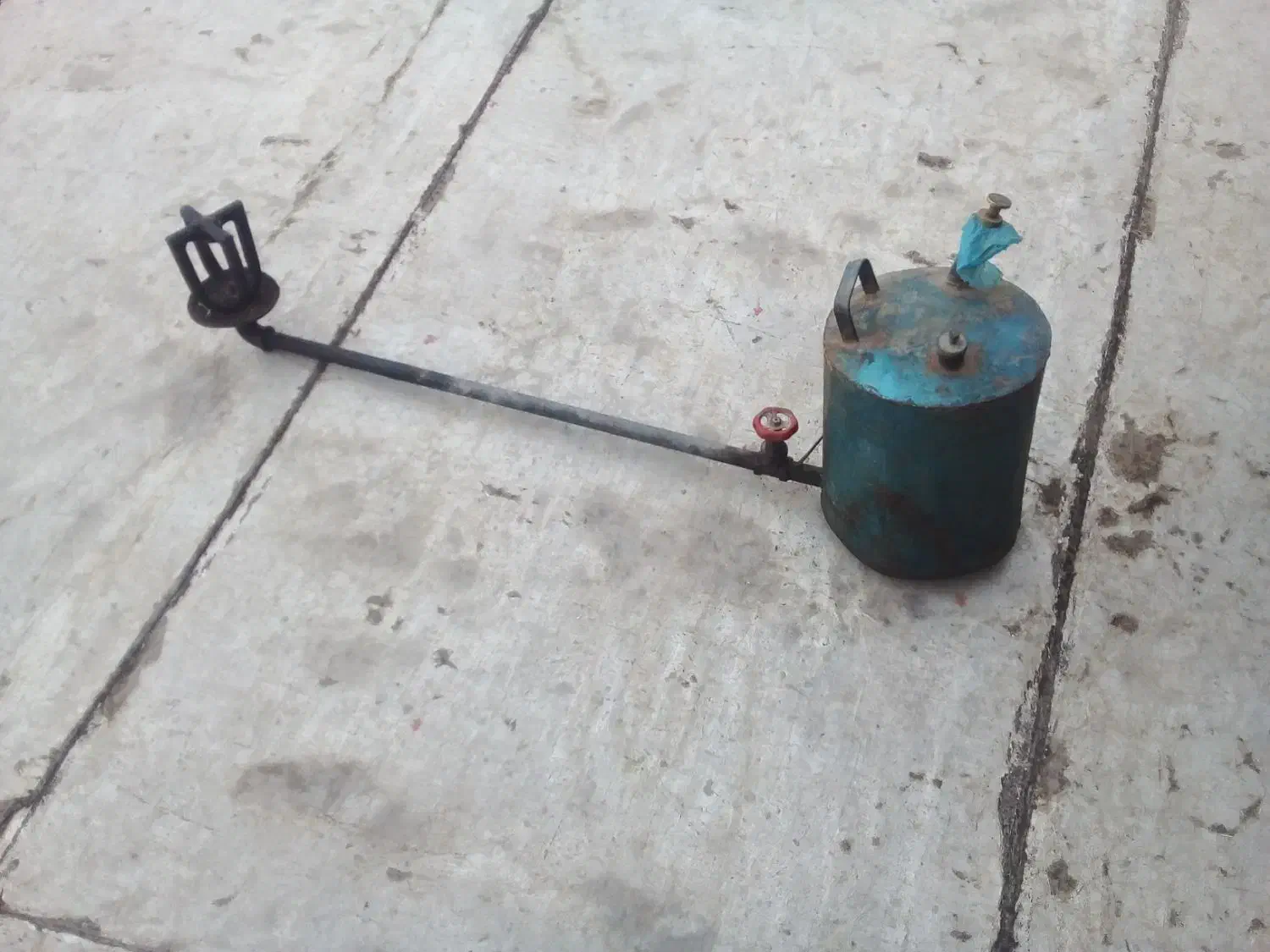 چراغ گورگور درحد تمیز پاکش کنی نو میشه|بخاری، هیتر، شومینه|همدان, |دیوار