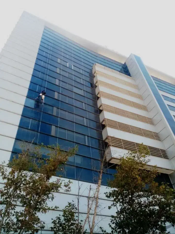 راپل کار در ارتفاع شستشوی نما پیچ و رولپلاک|خدمات پیشه و مهارت|تهران, گاندی|دیوار