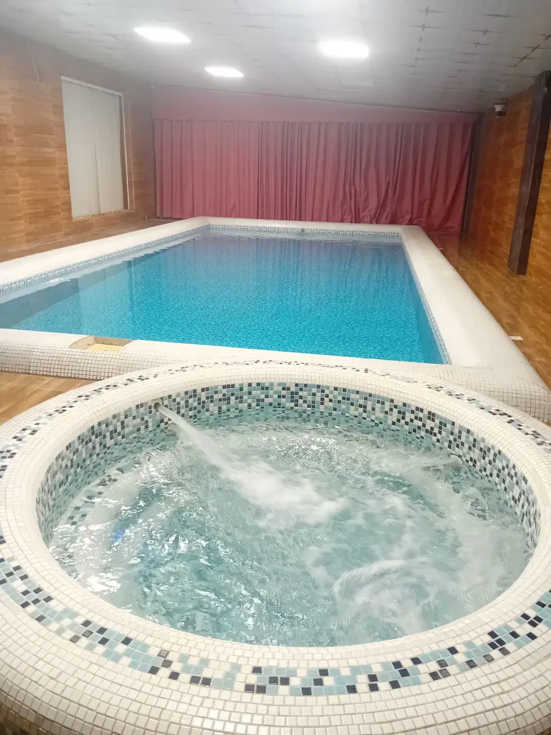 اجاره باغ ویلا .استخر سر پوشیده|اجارهٔ کوتاهمدت ویلا و باغ|اصفهان, اصفهانک|دیوار