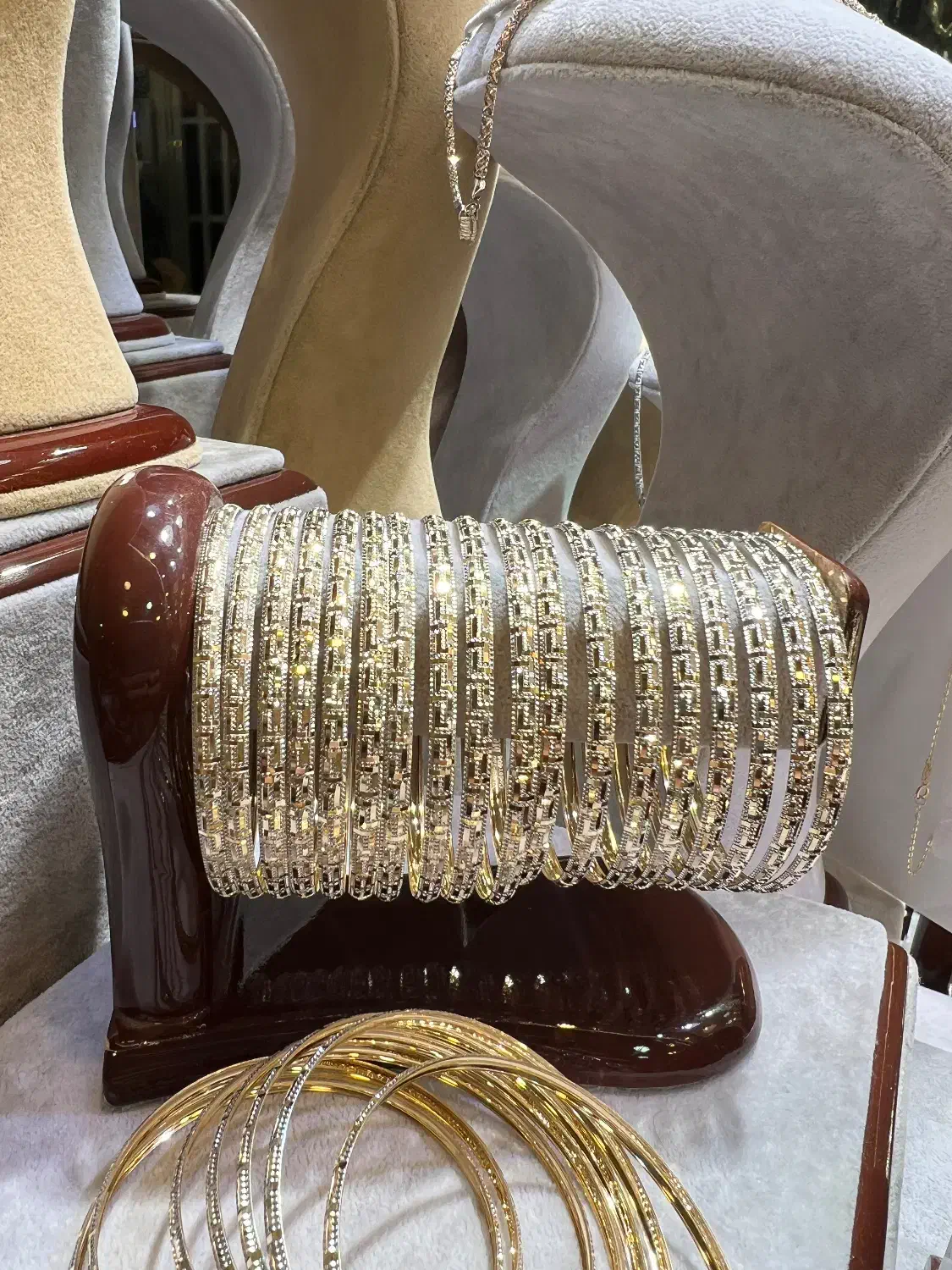 النگو ورساچه سبک و نمادار جدید|جواهرات|کاشان, بازار کاشان|دیوار