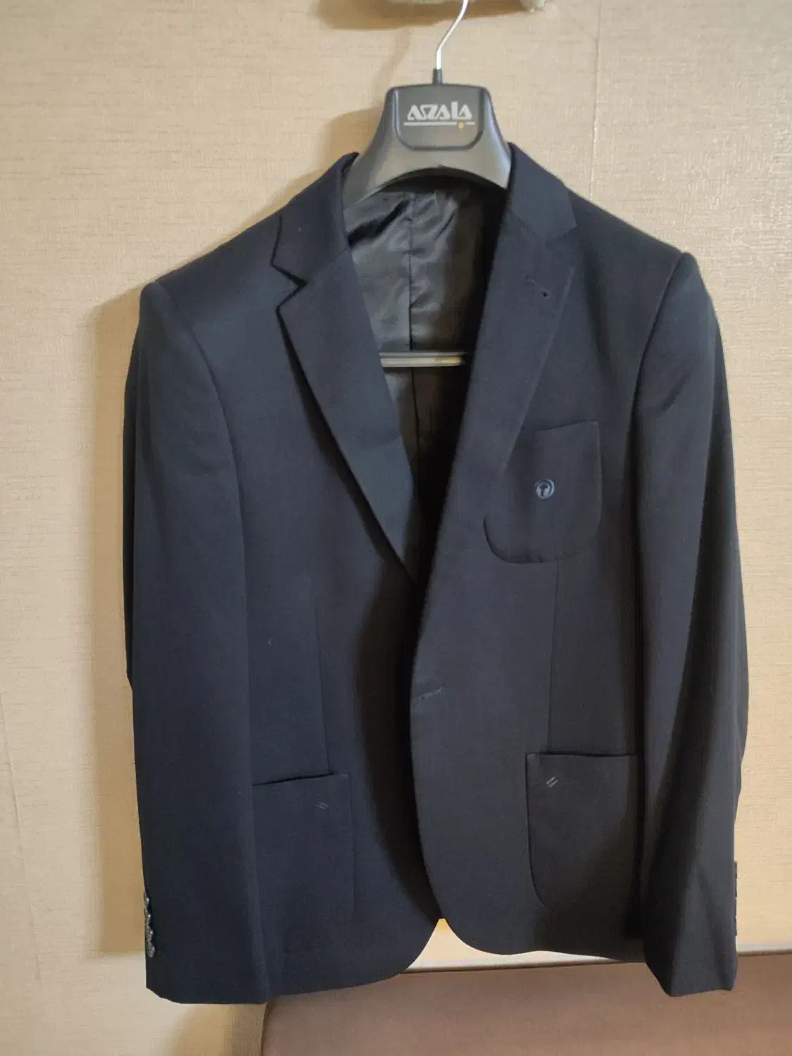 دو عدد کت تک و یک پیراهن|لباس|تهران, سبلان (لشگر)|دیوار