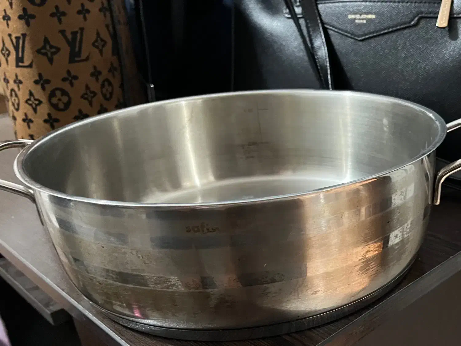 تابه استیل|ظروف پخت‌وپز|رشت, لاکانی|دیوار