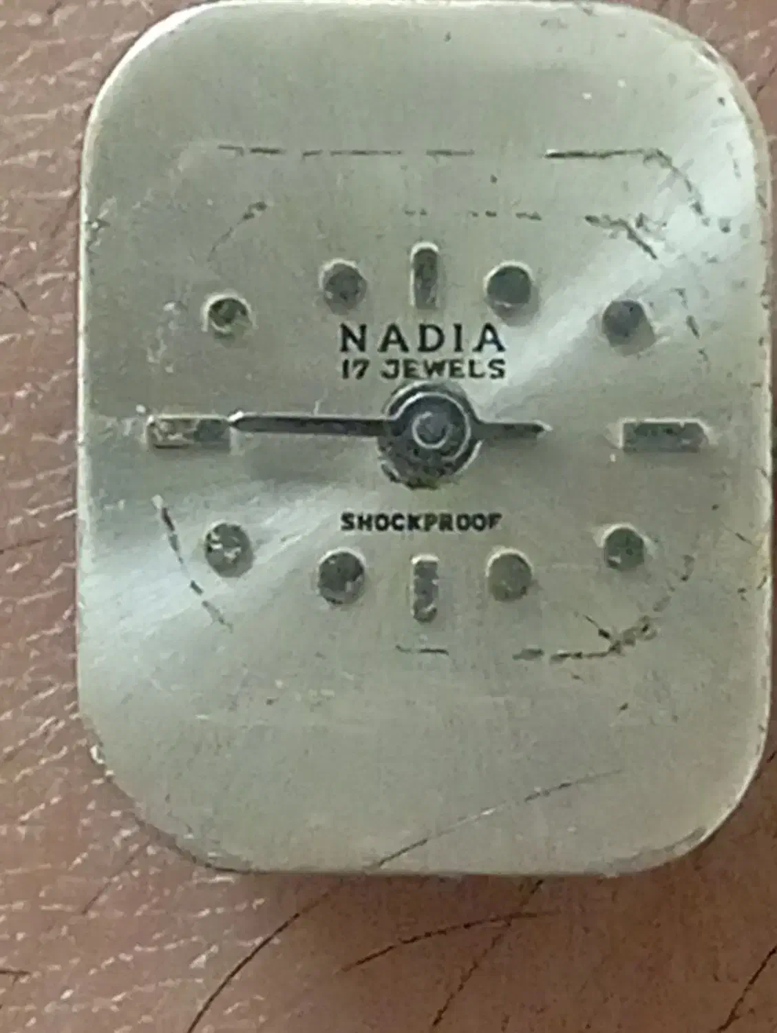 ساعت همه چی معلومه|ساعت|پرند, فاز ۶|دیوار