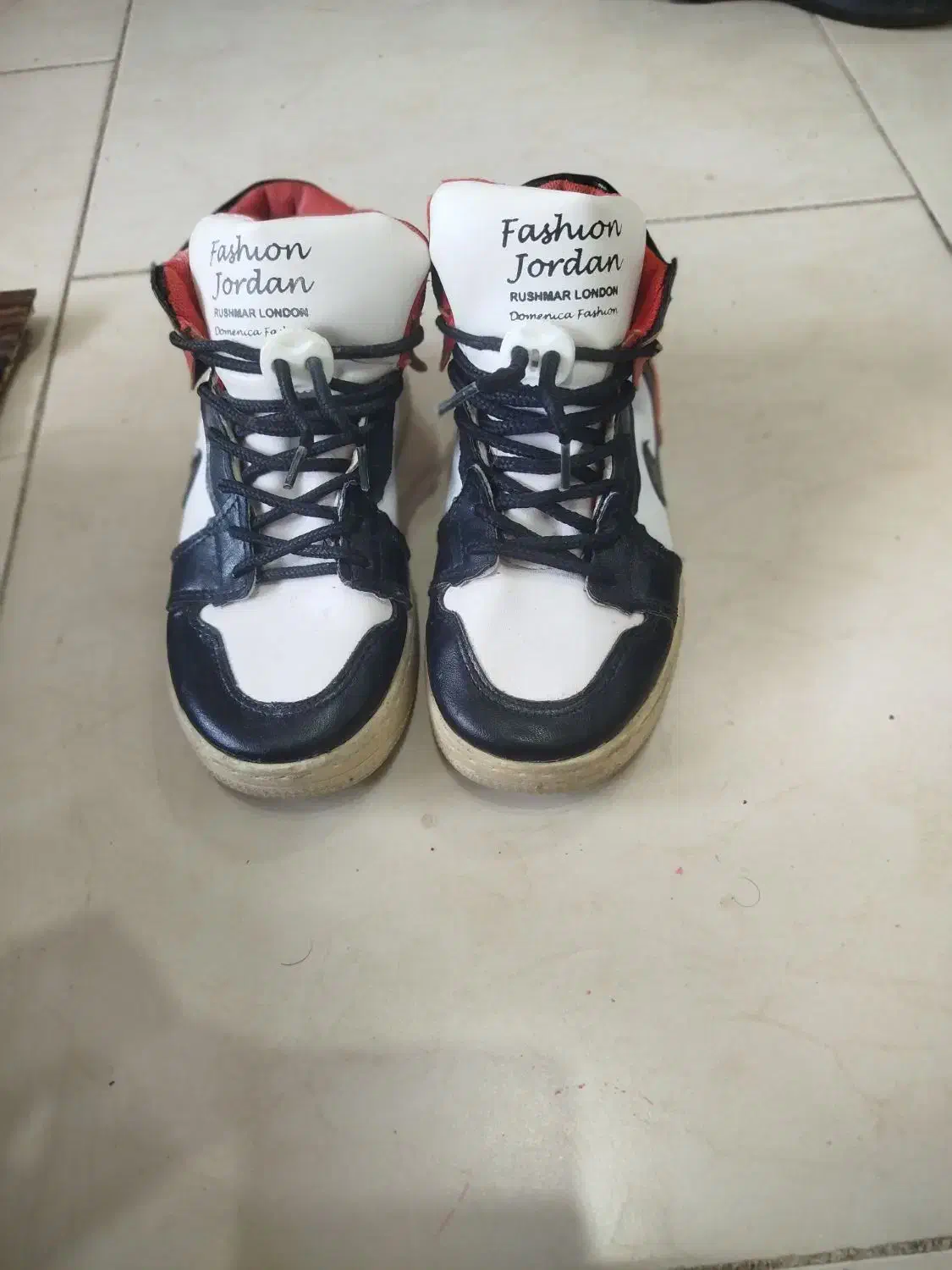 کفش پسرانه|کفش و لباس بچه|بومهن, |دیوار