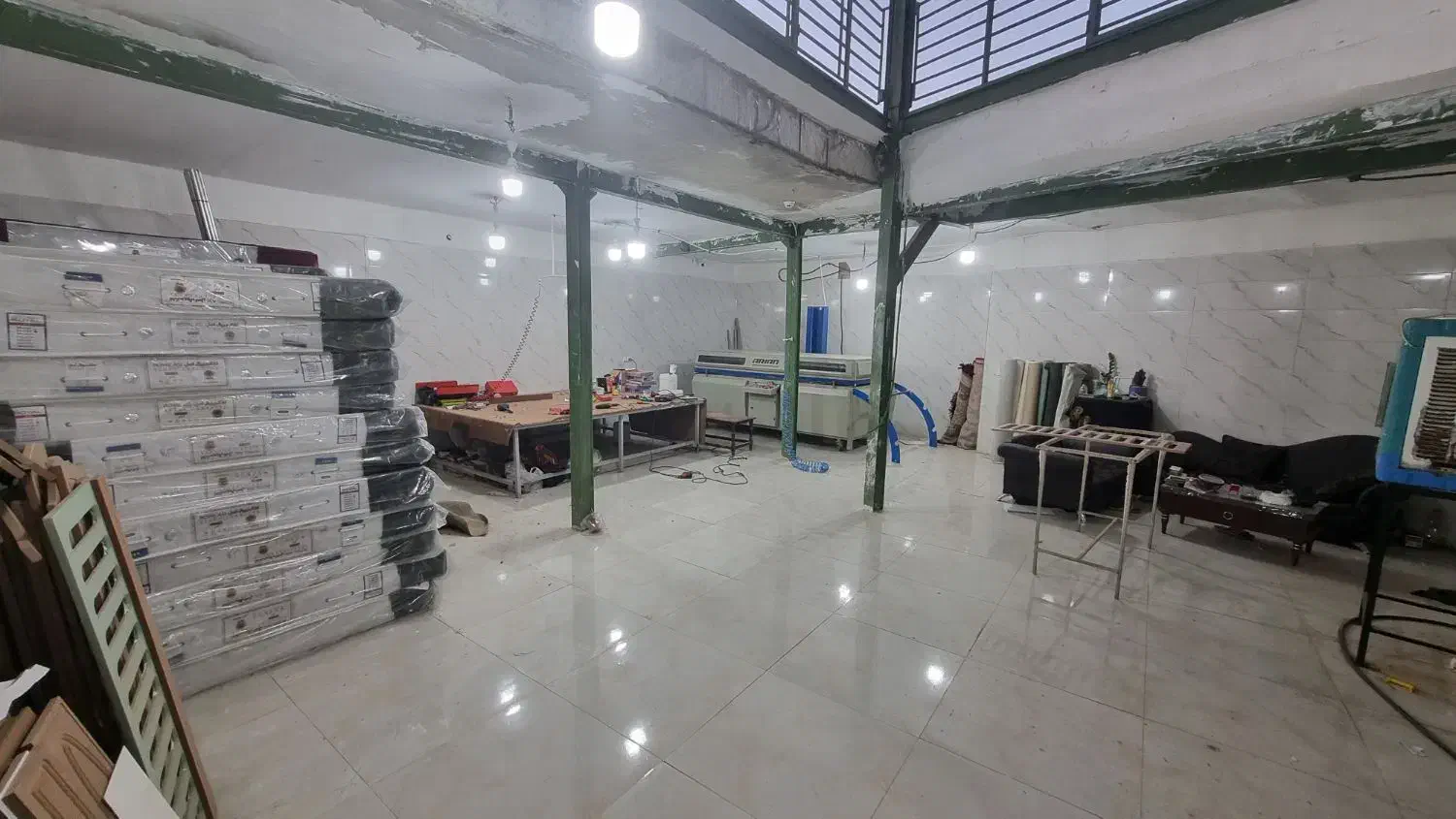 بر خیابان منوچهری/۱۴۰ متر مغازه/۷۰ متر مسکونی|فروش خانه و ویلا|دورود, |دیوار