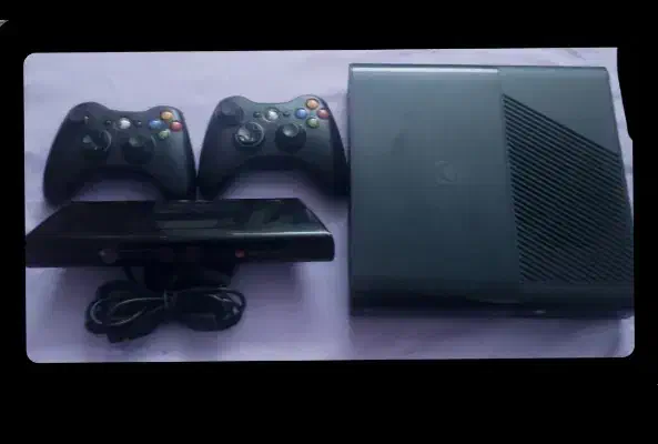ایکس باکس ۳۶۰ سوپر اسلیم همراه با دو دسته و کینکت|کنسول، بازی ویدئویی و آنلاین|شهرکرد, |دیوار
