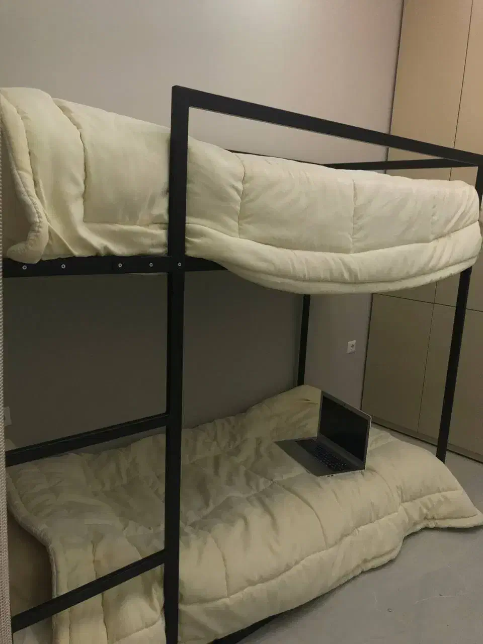 تخت دو طبقه مشکی|تخت و سرویس خواب|آمل, |دیوار