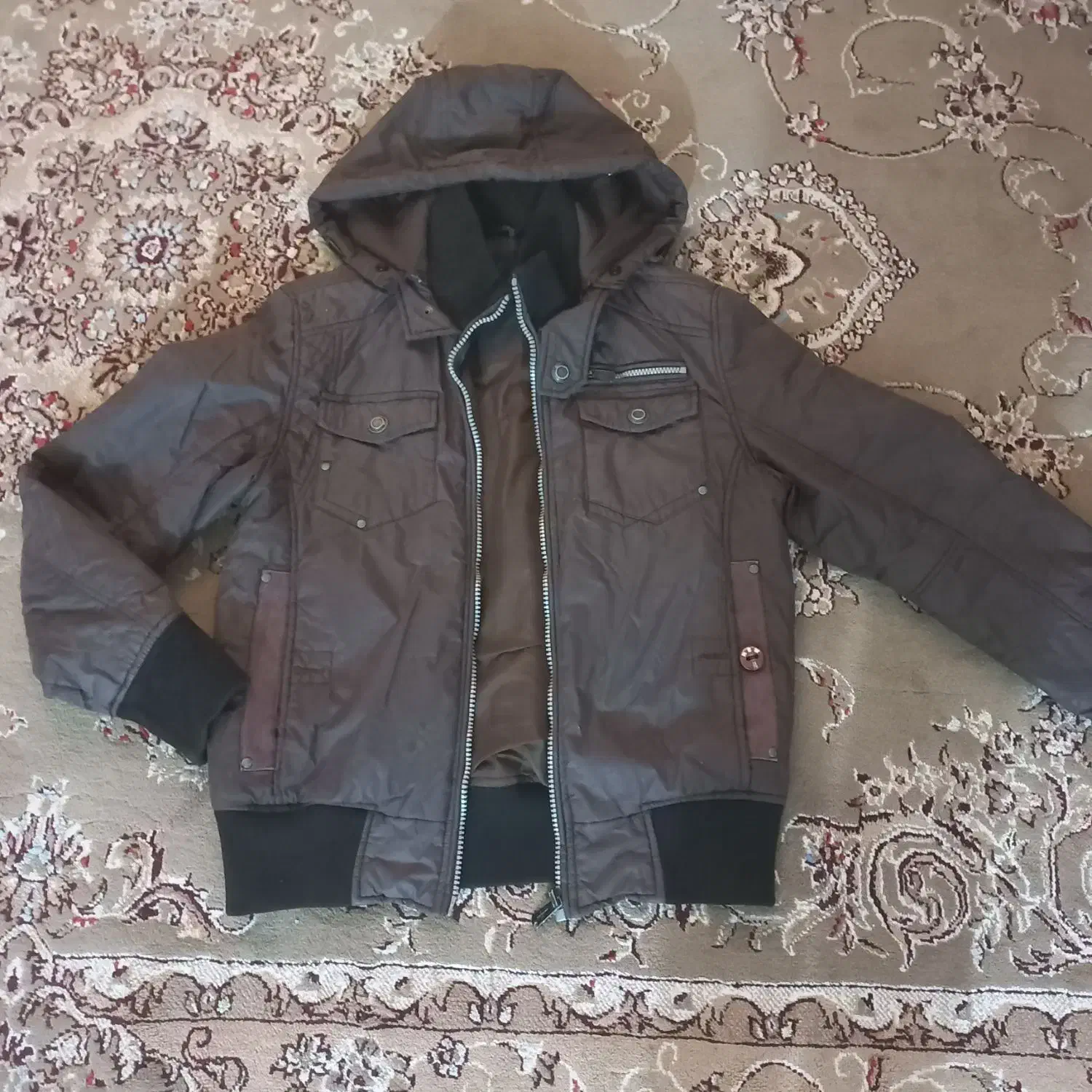 کاپشن نو|لباس|کرباسک, |دیوار