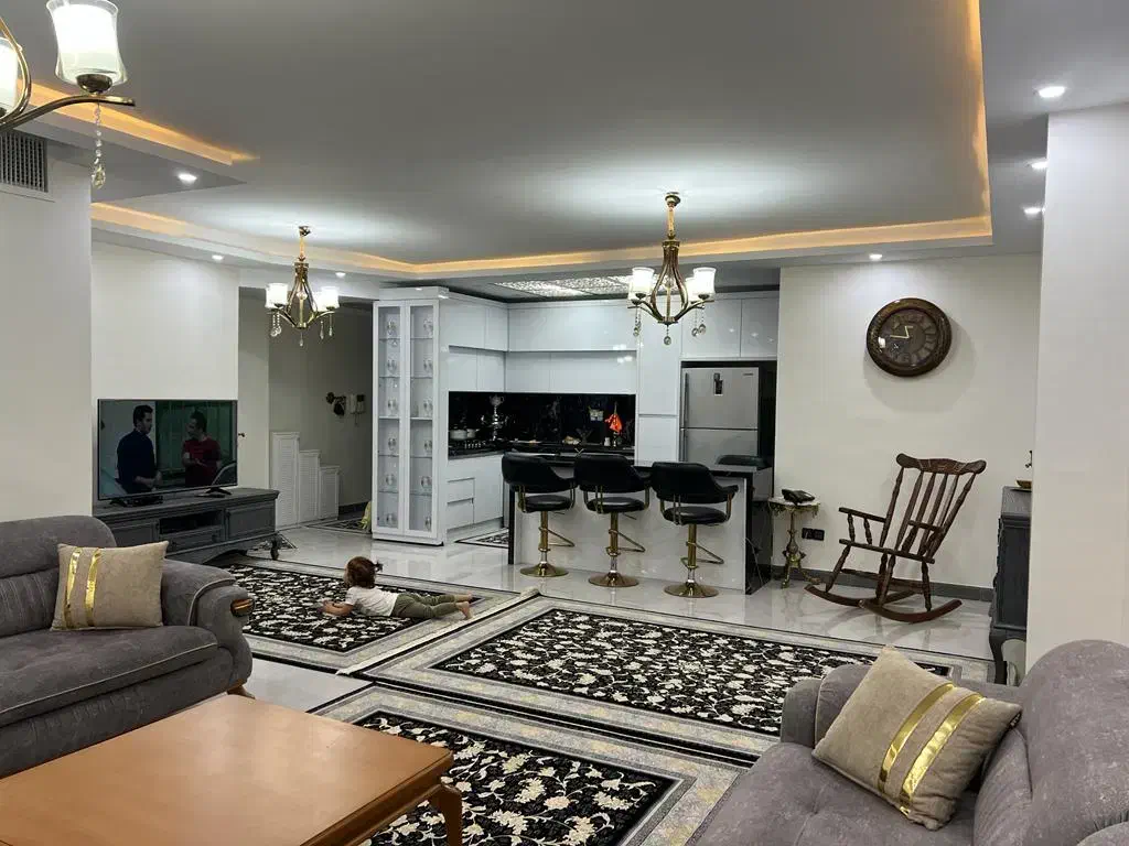 ۸۳ متر فول شیک ده ساله