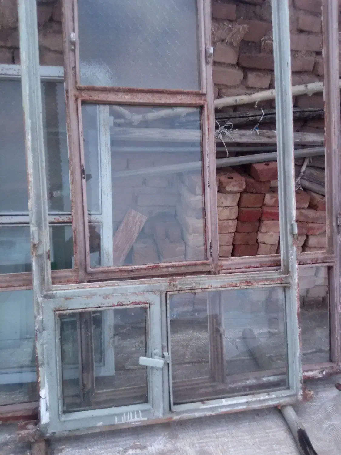 در و پنجره آهنی قدیمی|مصالح و تجهیزات ساختمان|مرند, |دیوار