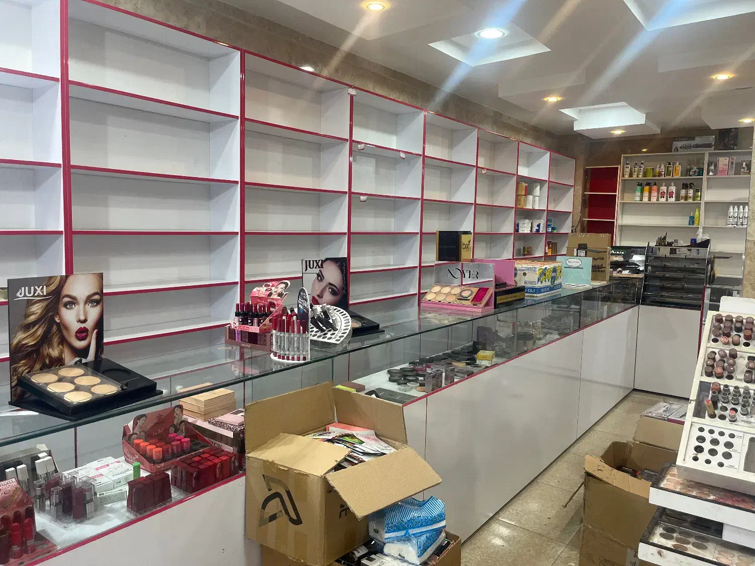 دکور لوازم ارایشی|فروشگاه و مغازه|سیرجان, |دیوار