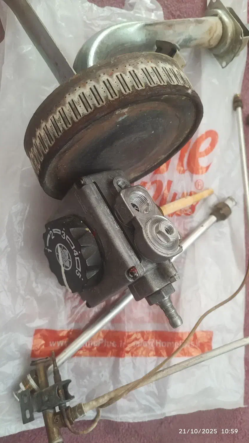 ریگلاتور و شعله آبگرمکن زمینی|آبگرمکن، پکیج، شوفاژ|دورود, |دیوار