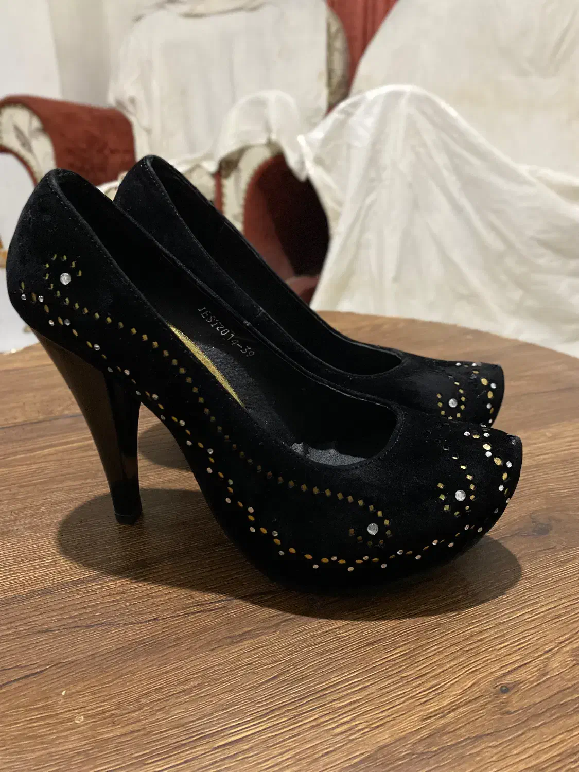 پاشنه بلند و بوت زنانه|کیف، کفش، کمربند|بومهن, |دیوار