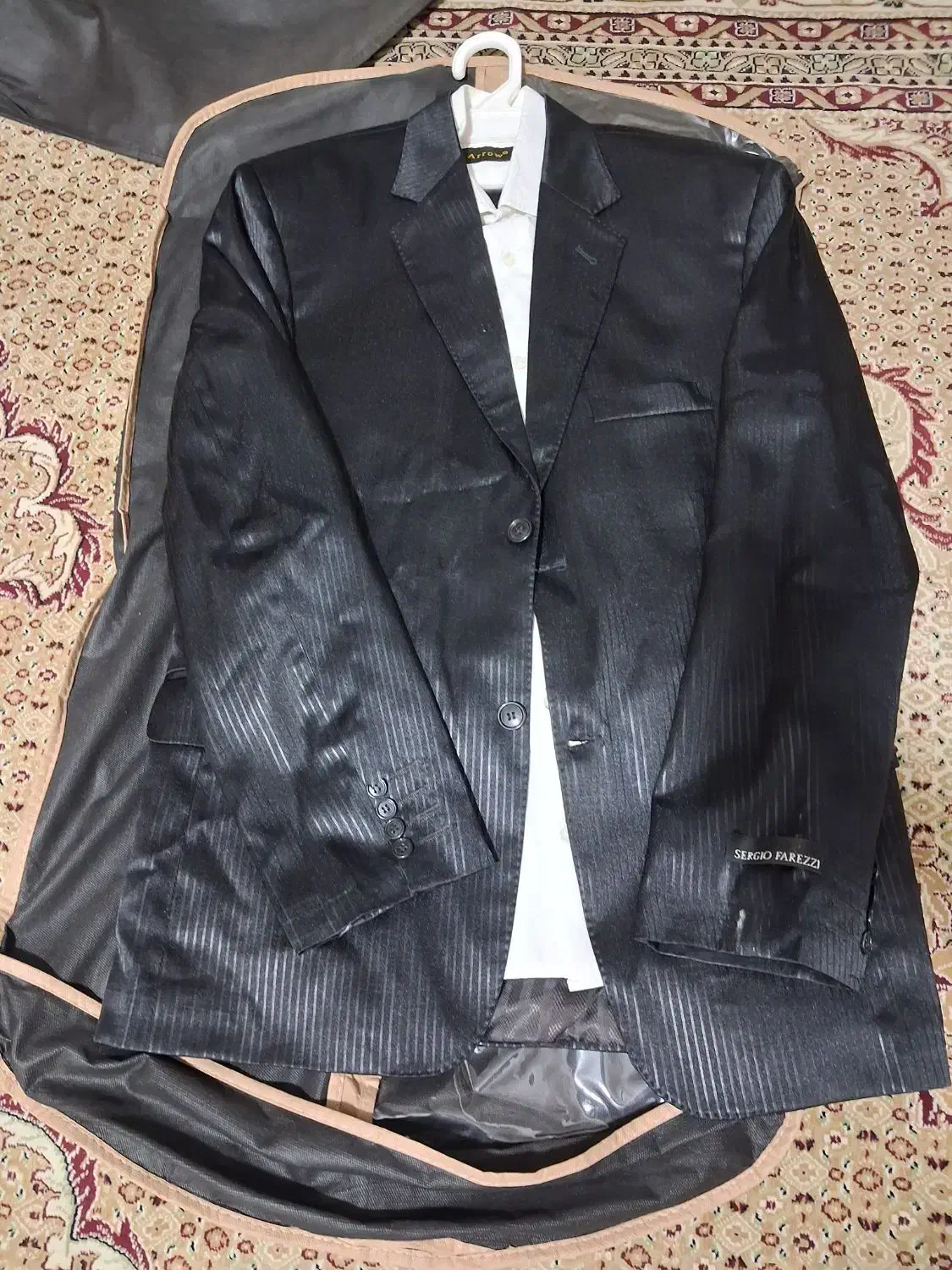 لباس|لباس|ایوانکی, |دیوار