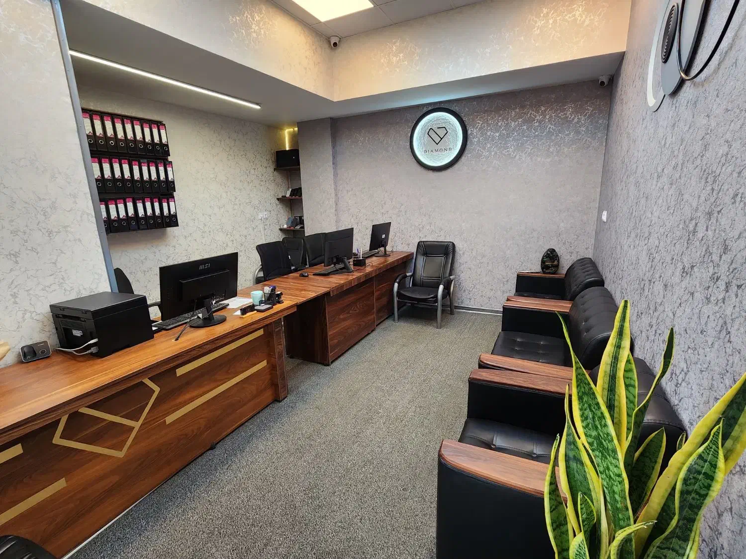 استخدام کارشناس فروش خانم|استخدام اداری و مدیریت|قم, میدان نو|دیوار