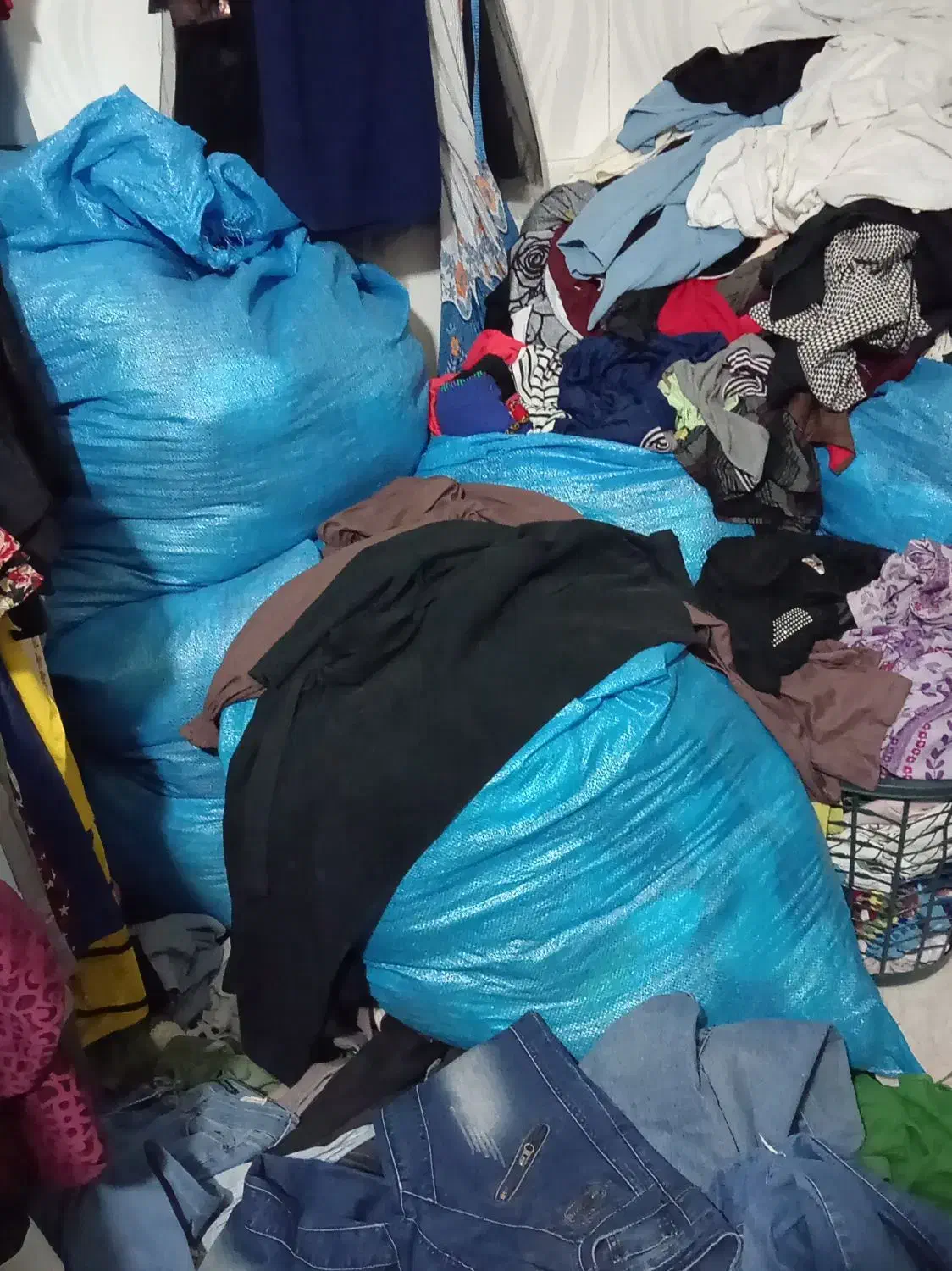 4 کیسه بزرگ لباس مناسب همه کار|لباس|تربتحیدریه, رضاشهر|دیوار